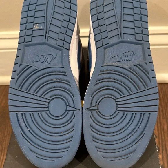 Air Jordan 1 mid (GS) True blue 5.5Y - Picture 3 of 7